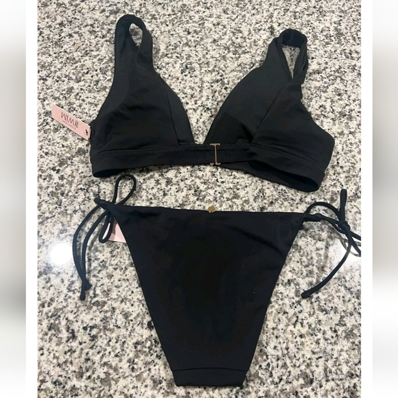 Victoria's Secret Bikini - Picture 2 of 14